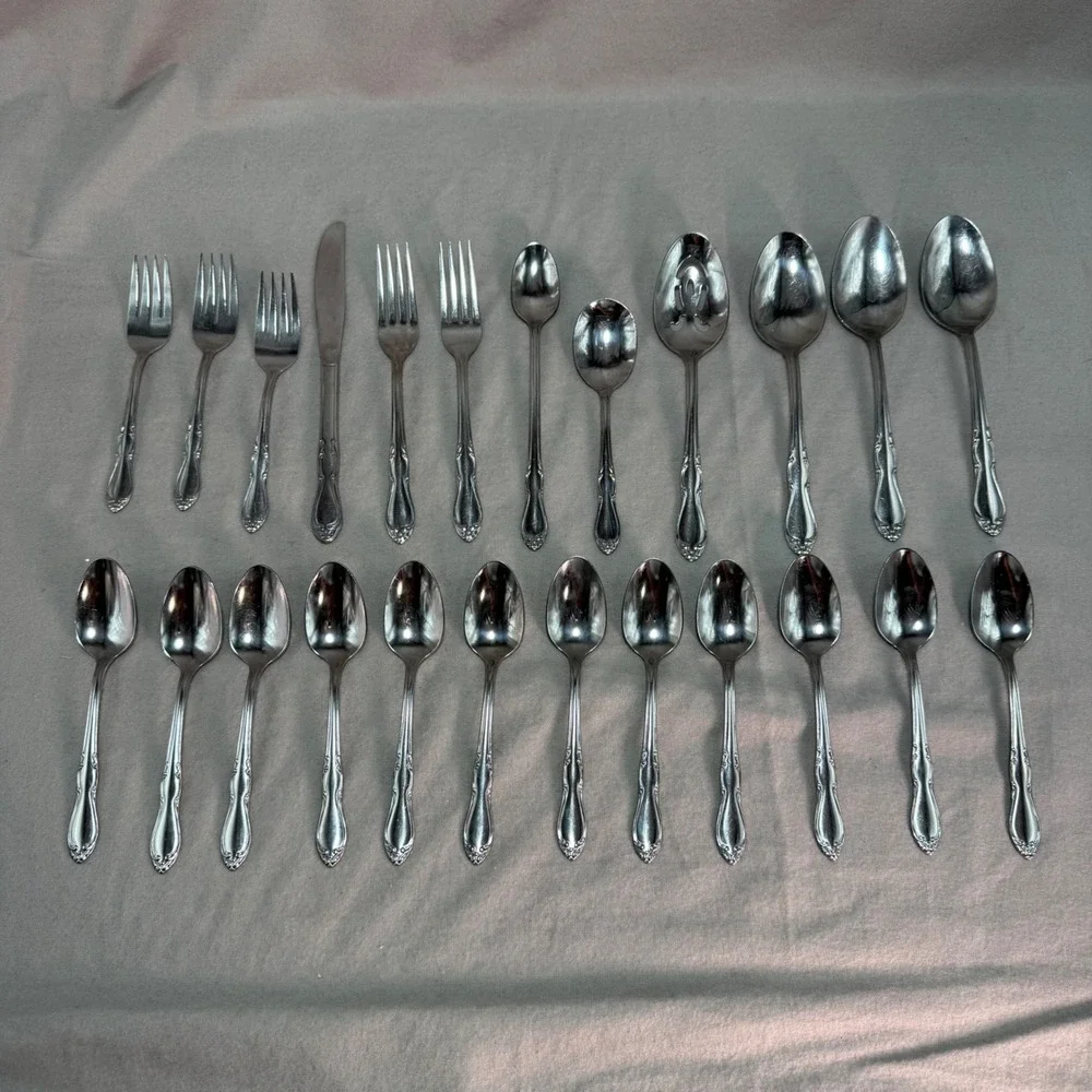 Oneida HOMESTEAD 24 Pc Flatware Replacement Lot 12 Teaspoons 4 Serving Spoons +